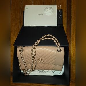 CHANEL Chevron